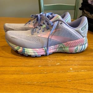Like new Brooks running shoes size 9